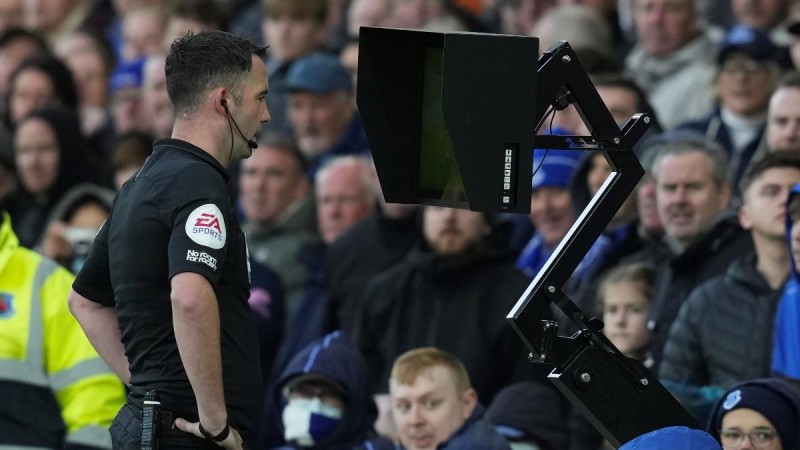 La Premier League votará por la eliminación del VAR: "Es hora de un debate crítico sobre su futuro"