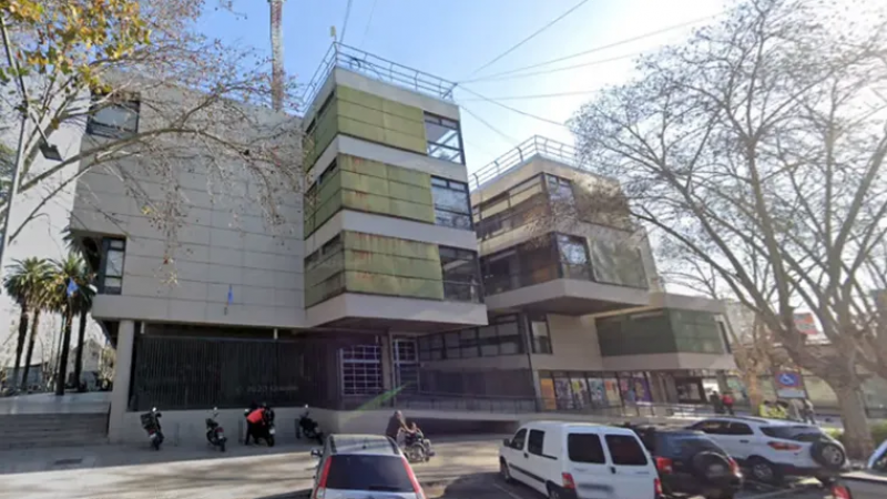 Allanamiento en la Municipalidad de San Martín: Investigan un cobro de sueldos con tarjetas de empleados fantasma