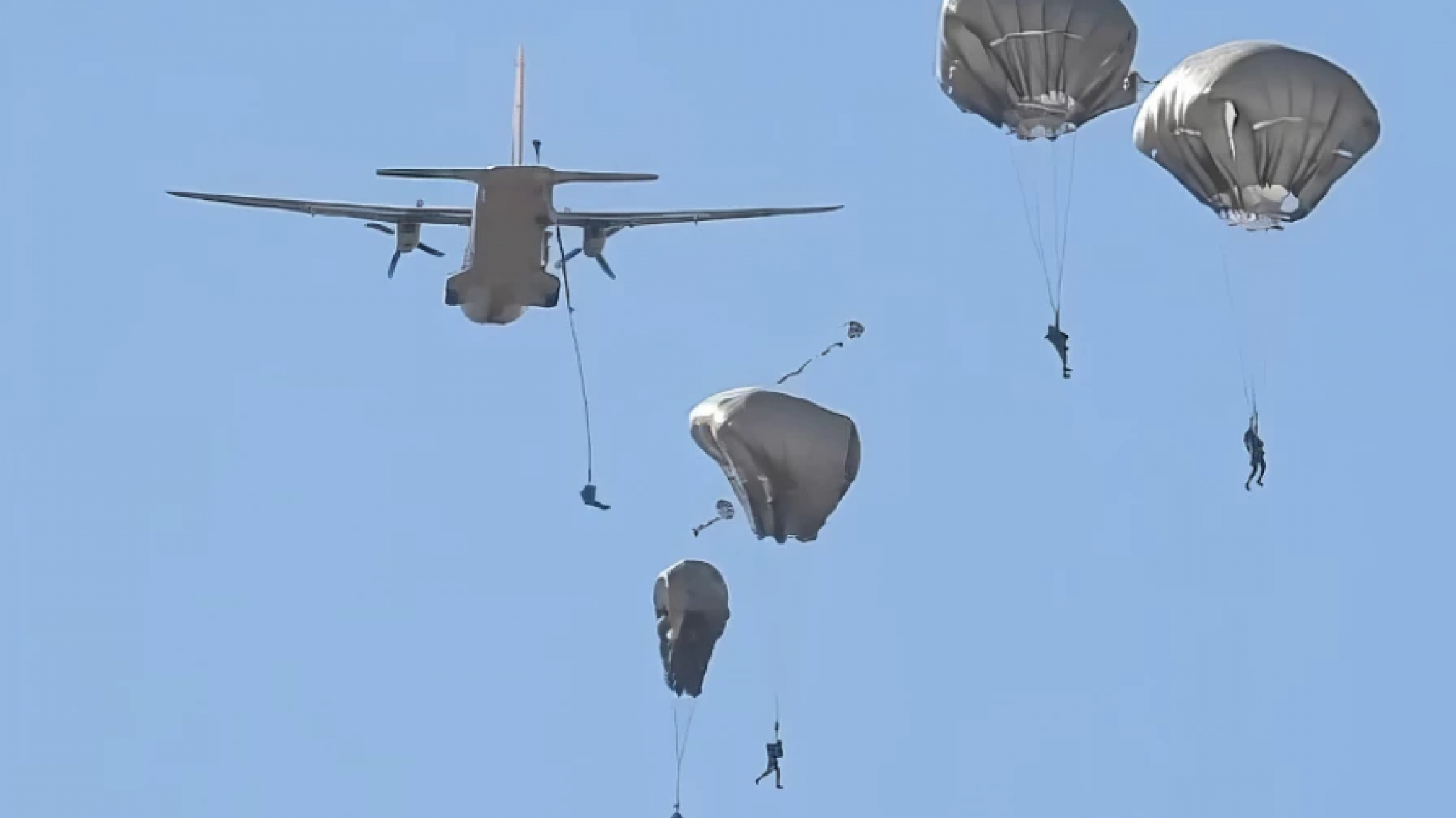 Tragedia en entrenamiento militar: Sargento murió al tirarse al vacío porque su paracaídas no se activó