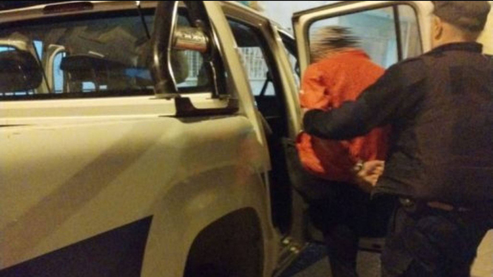 Entró a robar a una casa y se cortó con la ventana al escapar