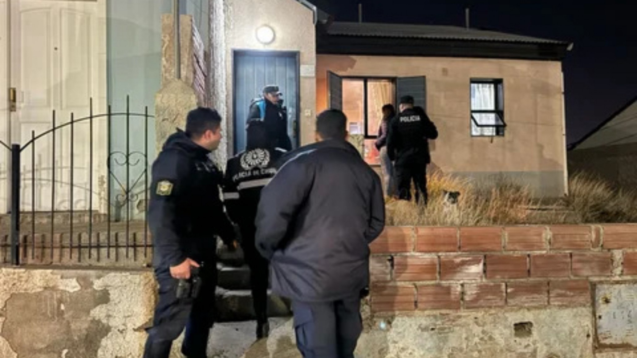 Una familia usurpó la casa de la mujer asesinada por su hijo