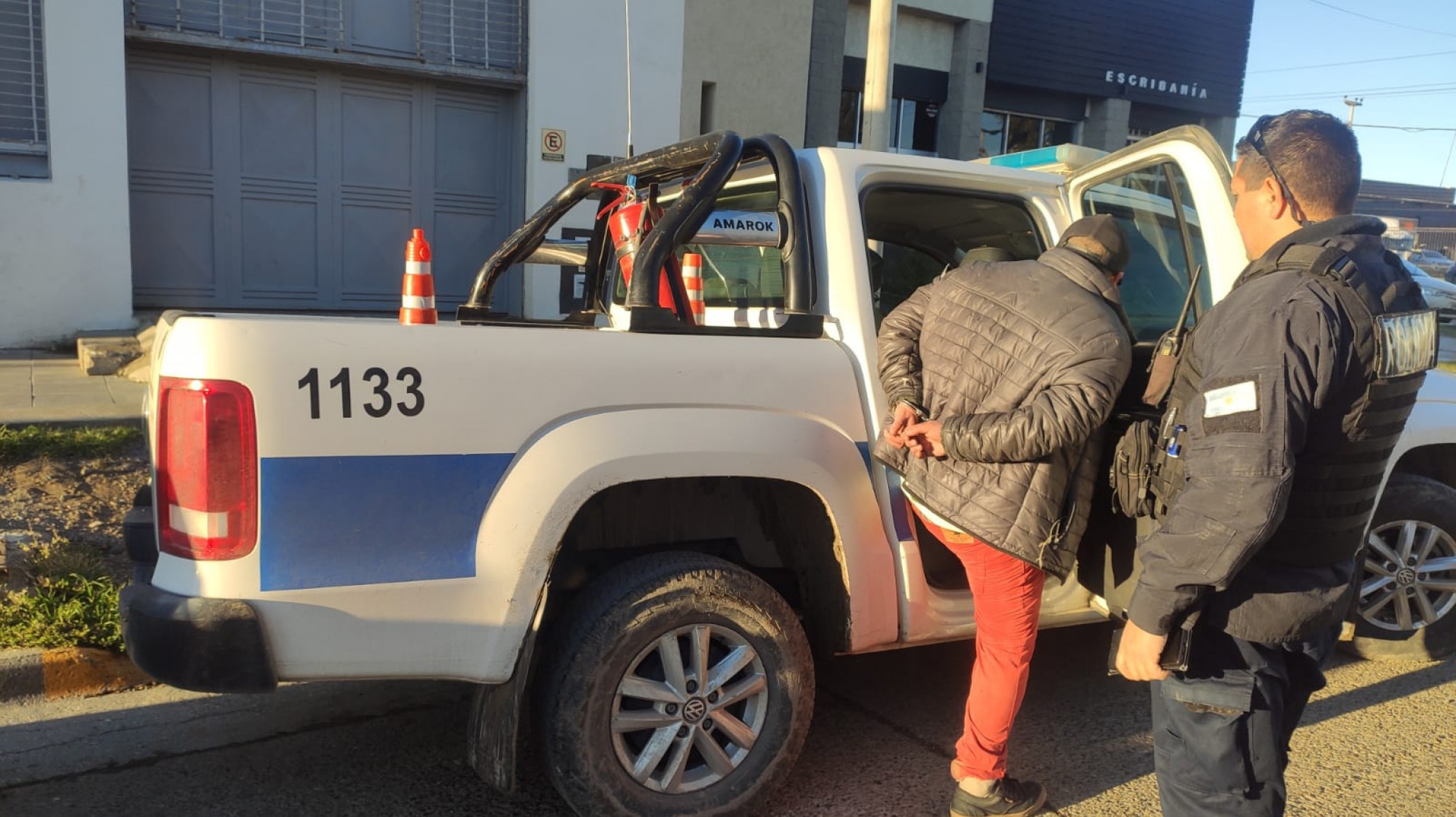 Avisó a un móvil policial que le robaron y terminó preso