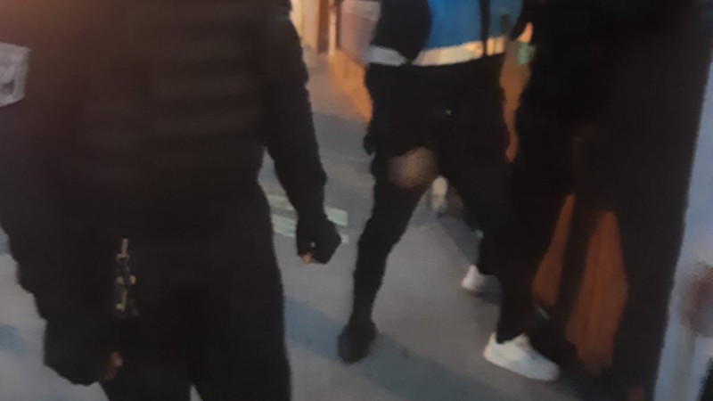 Amenazó de muerte con un arma de fuego a un hombre en un local comercial del centro