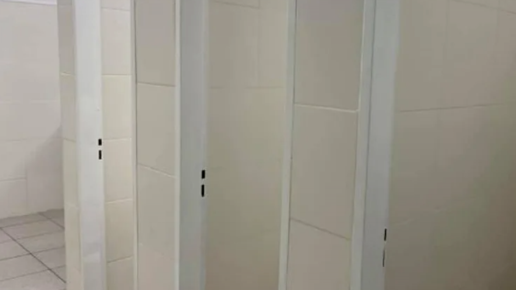 Hallaron un feto en el baño de una escuela secundaria