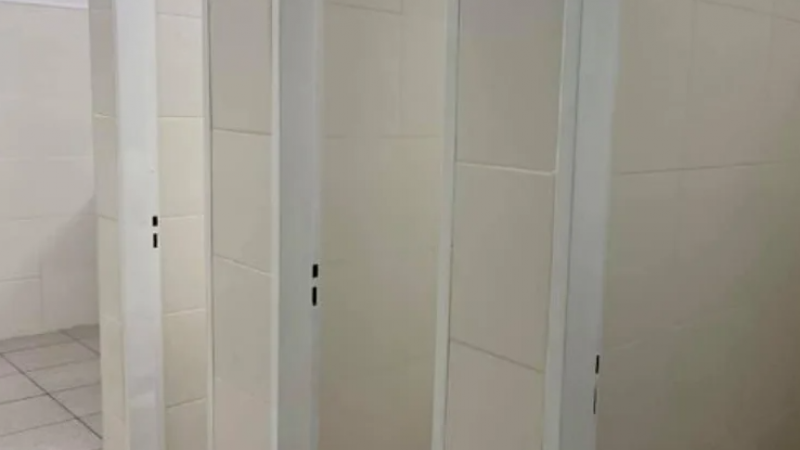 Hallaron un feto en el baño de una escuela secundaria