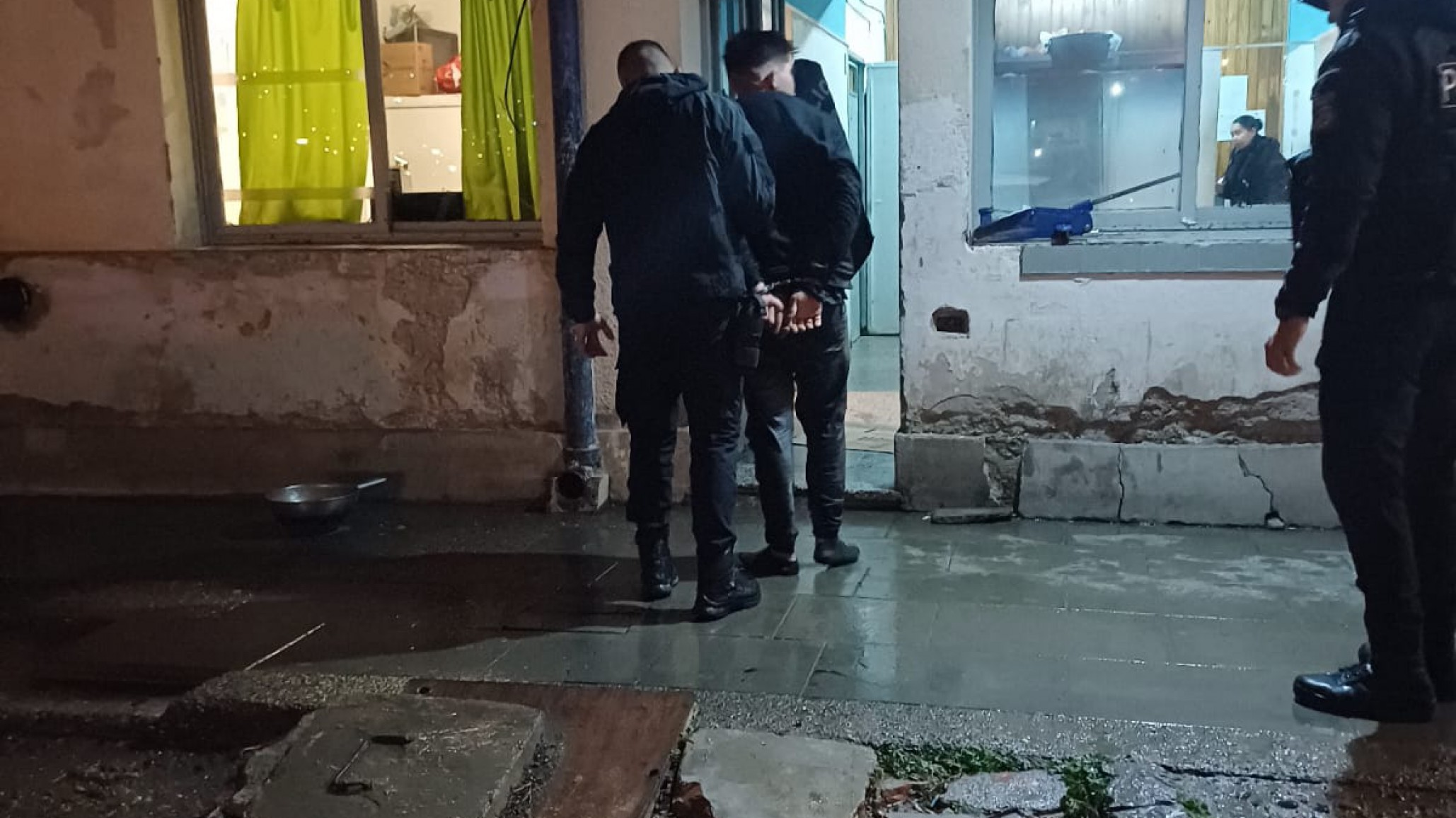 Seis taxistas detuvieron a un joven que intentaba robar un celular