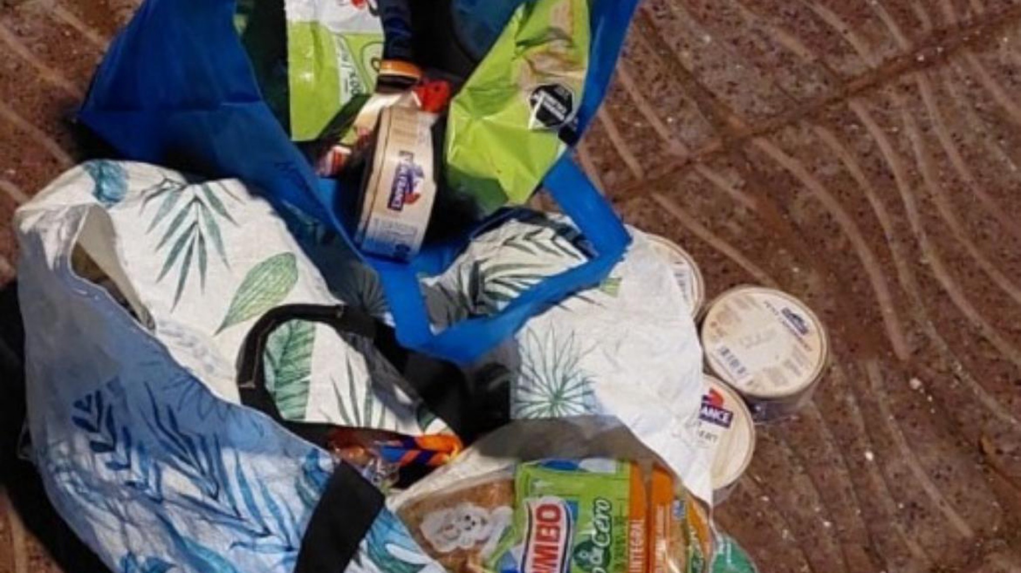 Dos detenidos tras entrar a robar a un supermercado