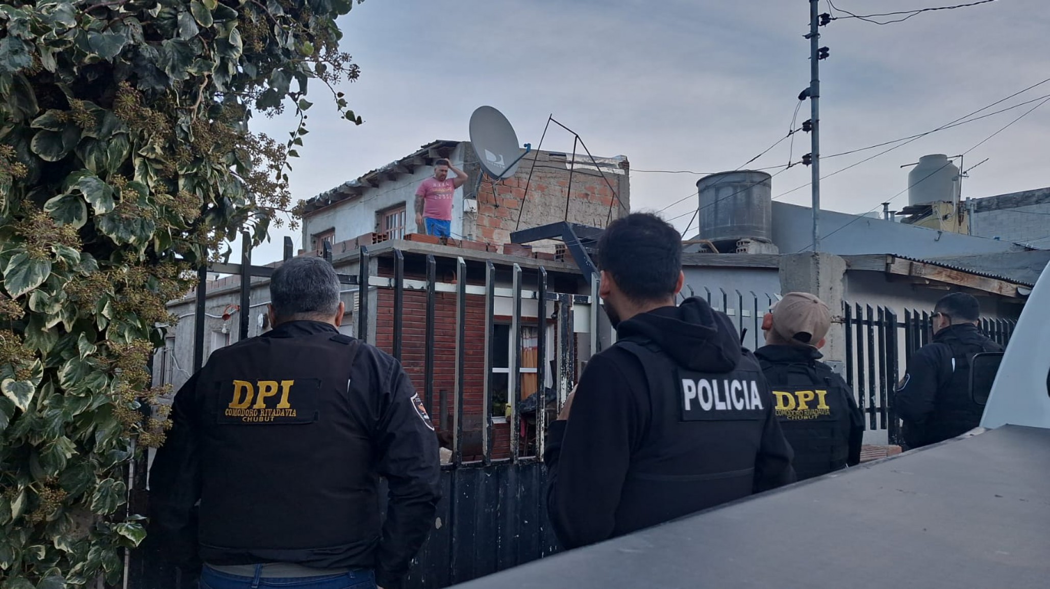 Vecinos discutieron y dispararon en la calle: en un allanamiento se secuestró un revólver