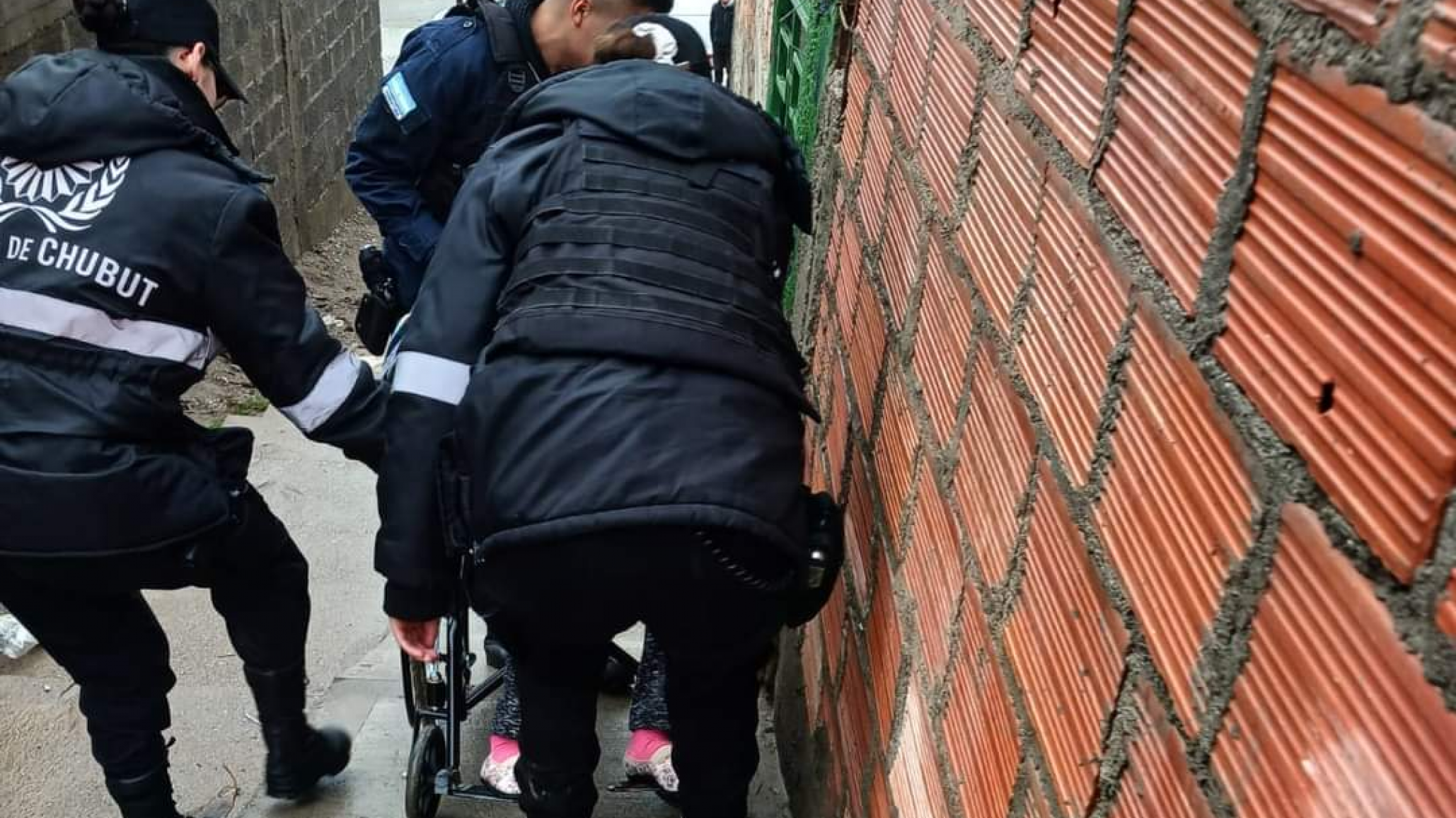 Quirno Costa: Vecinos se unen para ayudar a una abuela de más de 70 años