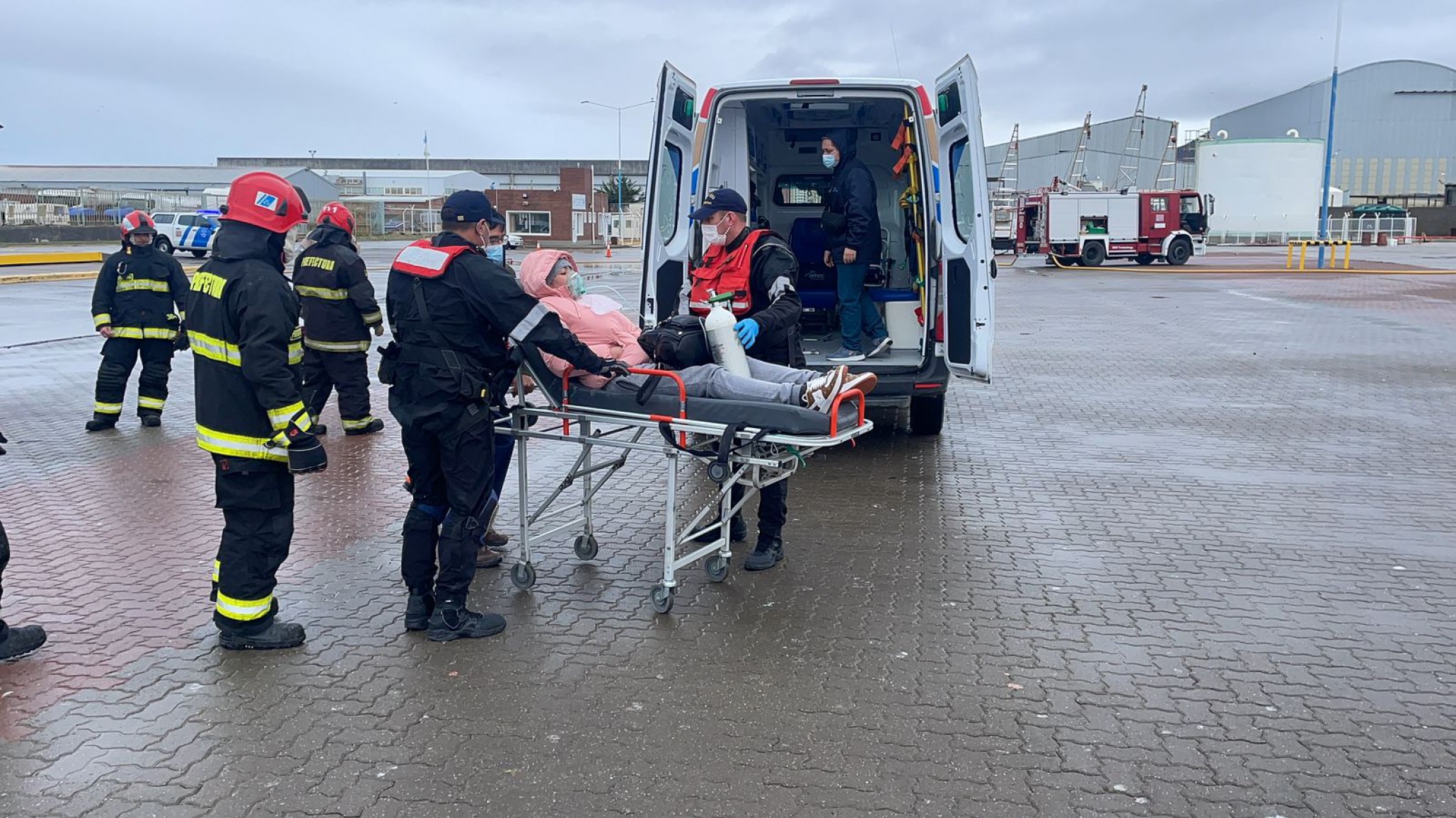 Prefectura Naval realizó una evacuación aérea a una mujer por una urgencia médica
