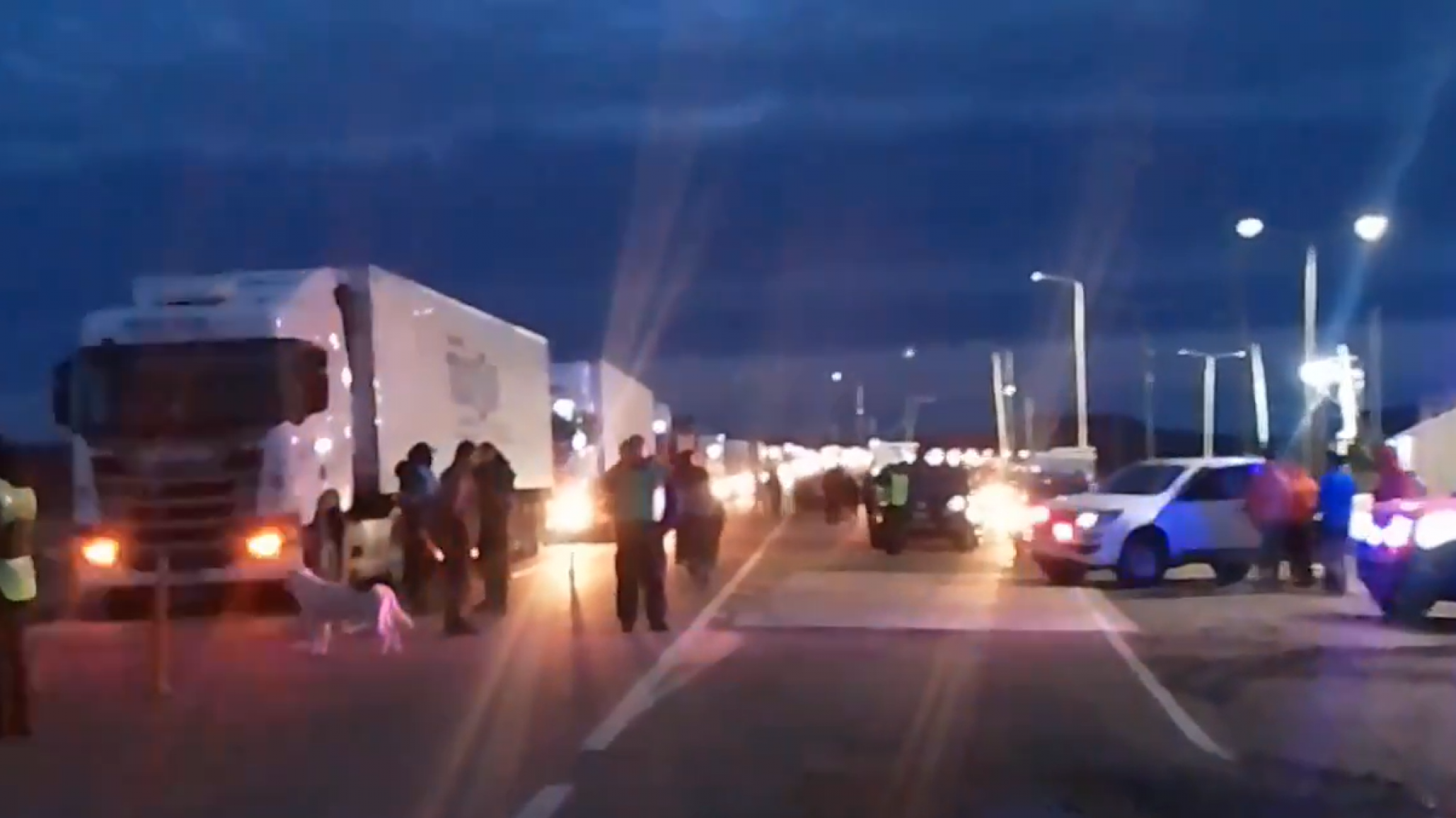 Un camionero borracho bloqueó la Ruta 3 y retrasó a más de 200 vehículos