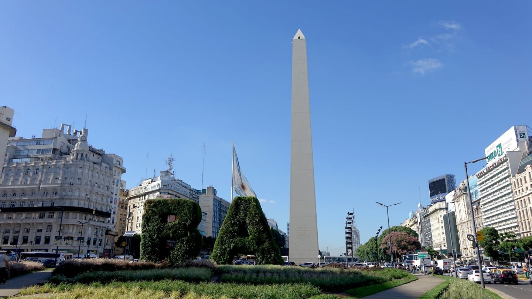 Tragedia en el Obelisco antes de la final: Un hincha argentino murió tras caer de un cartel