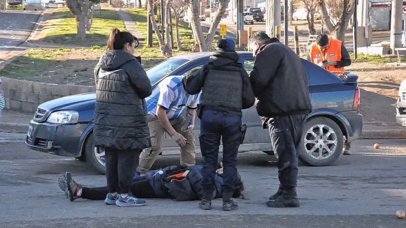 Una mujer de 47 años fue atropellada por un auto