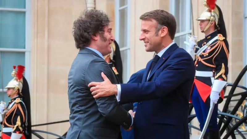 Javier Milei se reunió con Macron en París