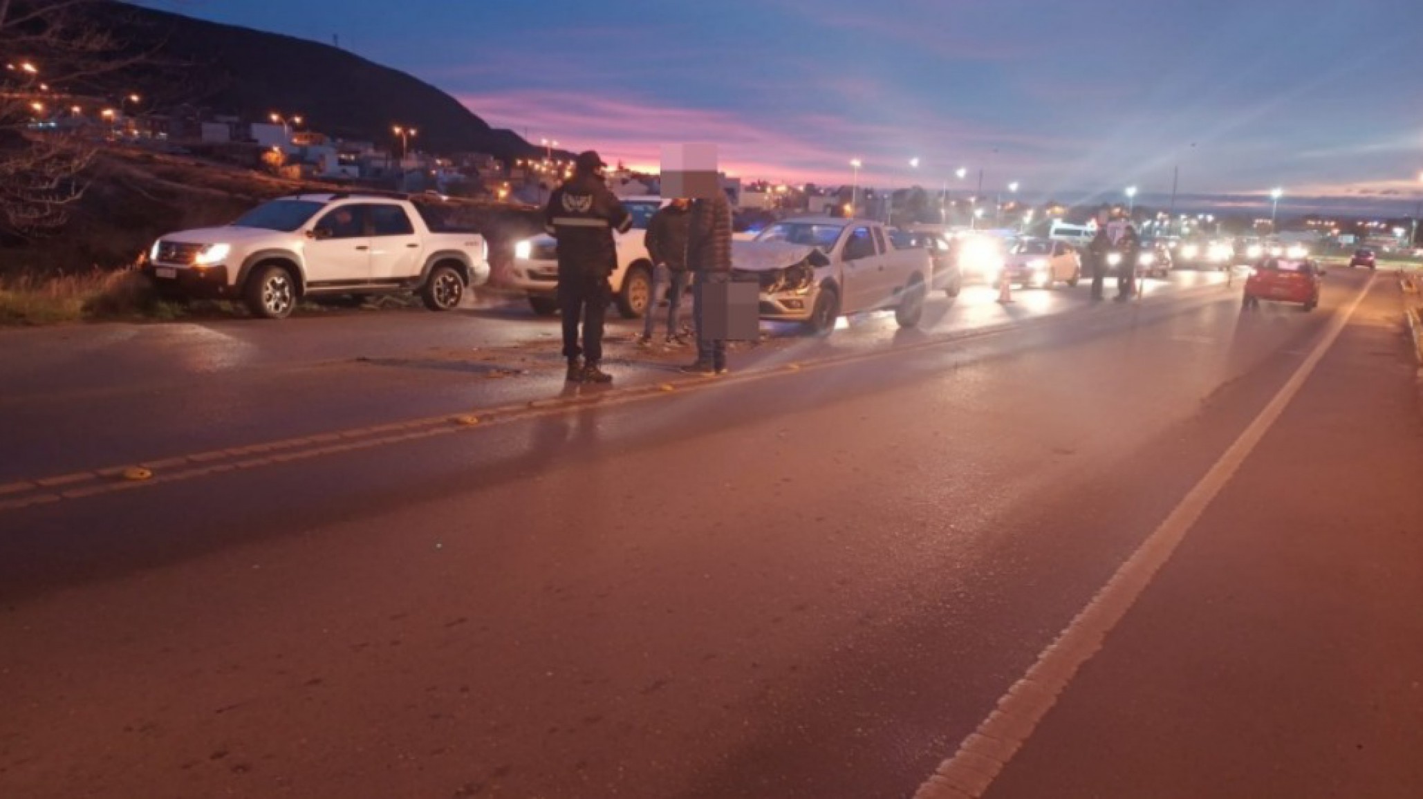 Una camioneta frenó de golpe y el conductor de la Saveiro lo chocó de atrás