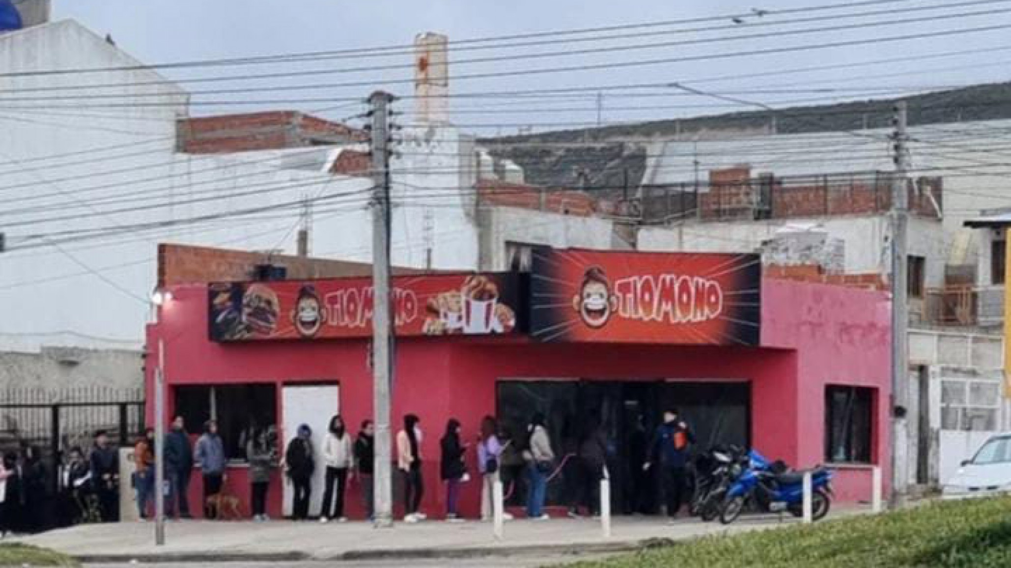 Más de 200 personas por un puesto laboral: "Hay chicos que recién salen del colegio y gente de más de 50 años"