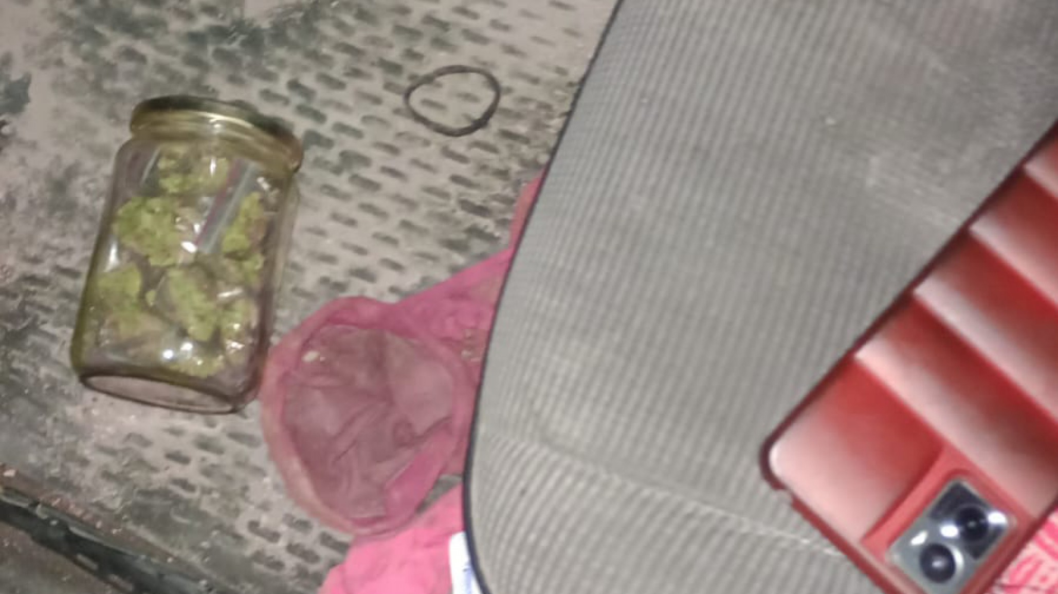 Detuvieron a dos jóvenes con marihuana en un auto