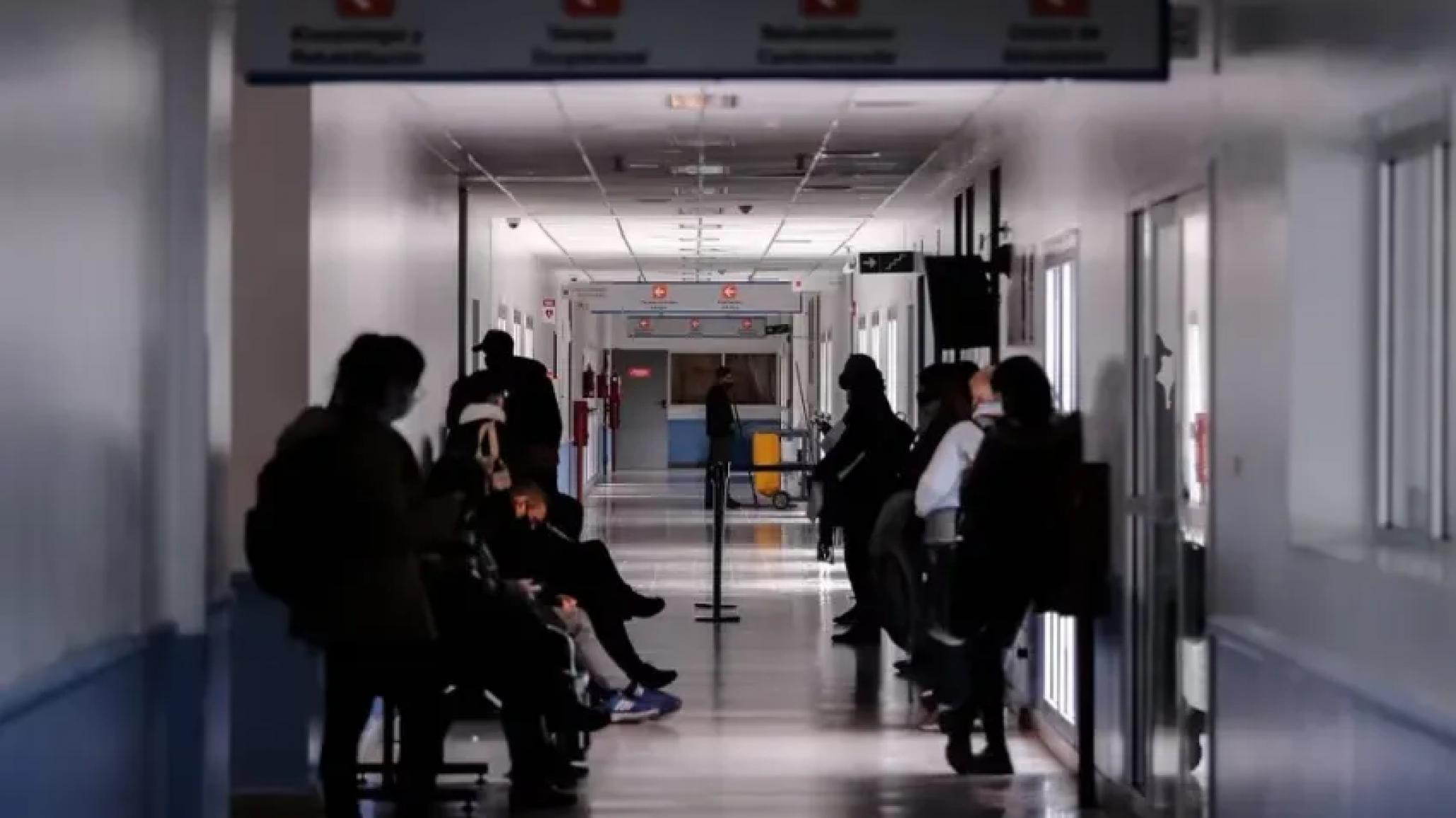 Proyecto de reforma radical del sistema de salud: cobros a extranjeros y límites a medicamentos