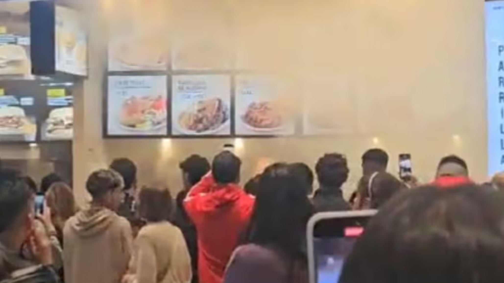 En un domingo masivo se prendió fuego el patio de comidas del Unicenter