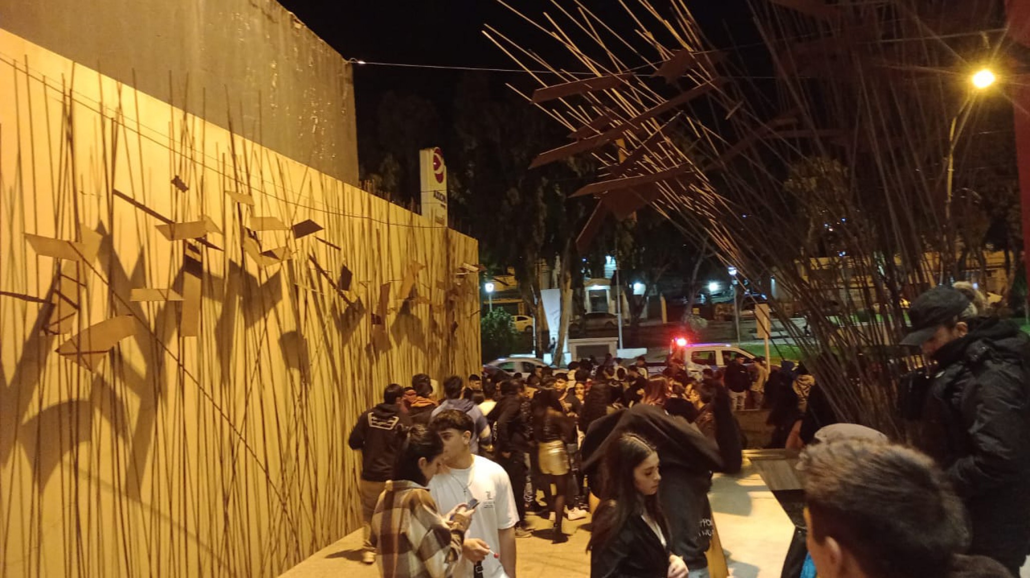 Policías impidieron el ingreso de 27 menores de edad a un boliche: utilizaron una aplicación falsa de Mi Argentina