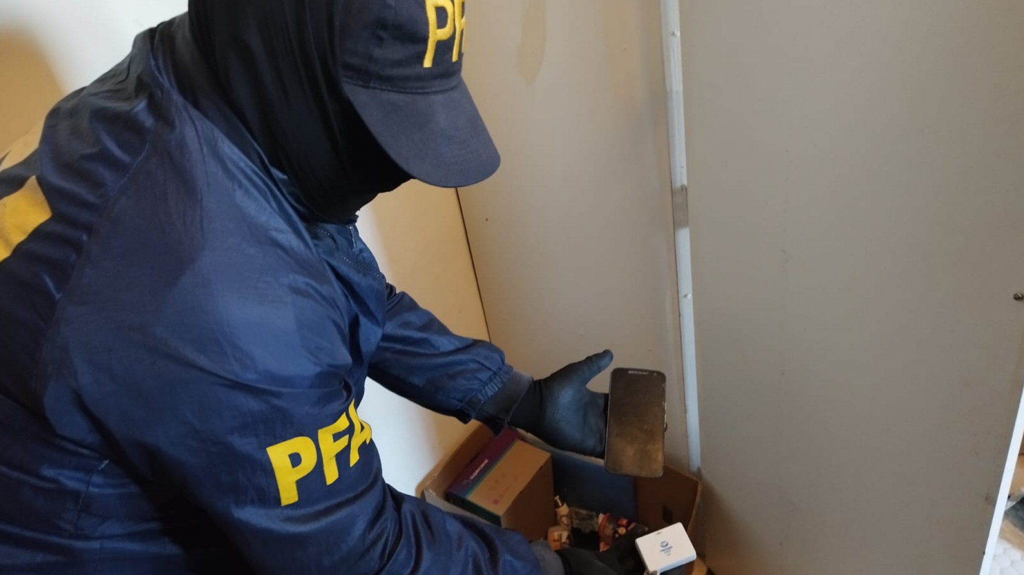 Cae un narco en Puerto Madryn: Detenido con cocaína y elementos para estirar la droga