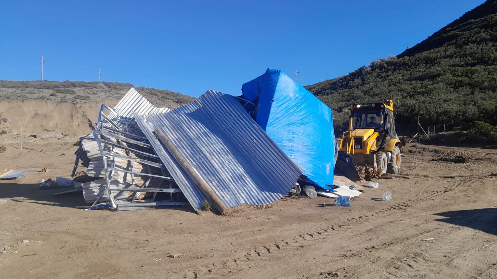 Barrio Aeronáutico: desalojaron a una familia que usurpó un terreno