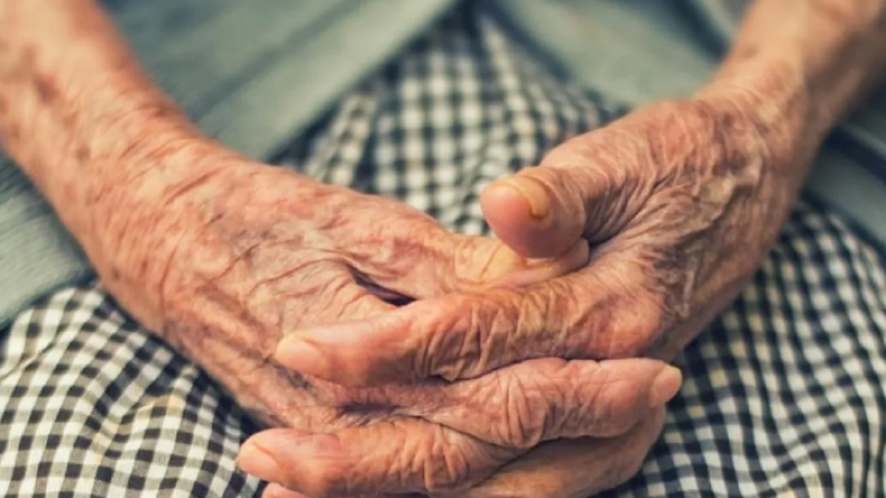 El 70% de los vecinos del barrio Fuchs son adultos mayores que viven en soledad: "Se sienten solos y necesitan acompañamiento"