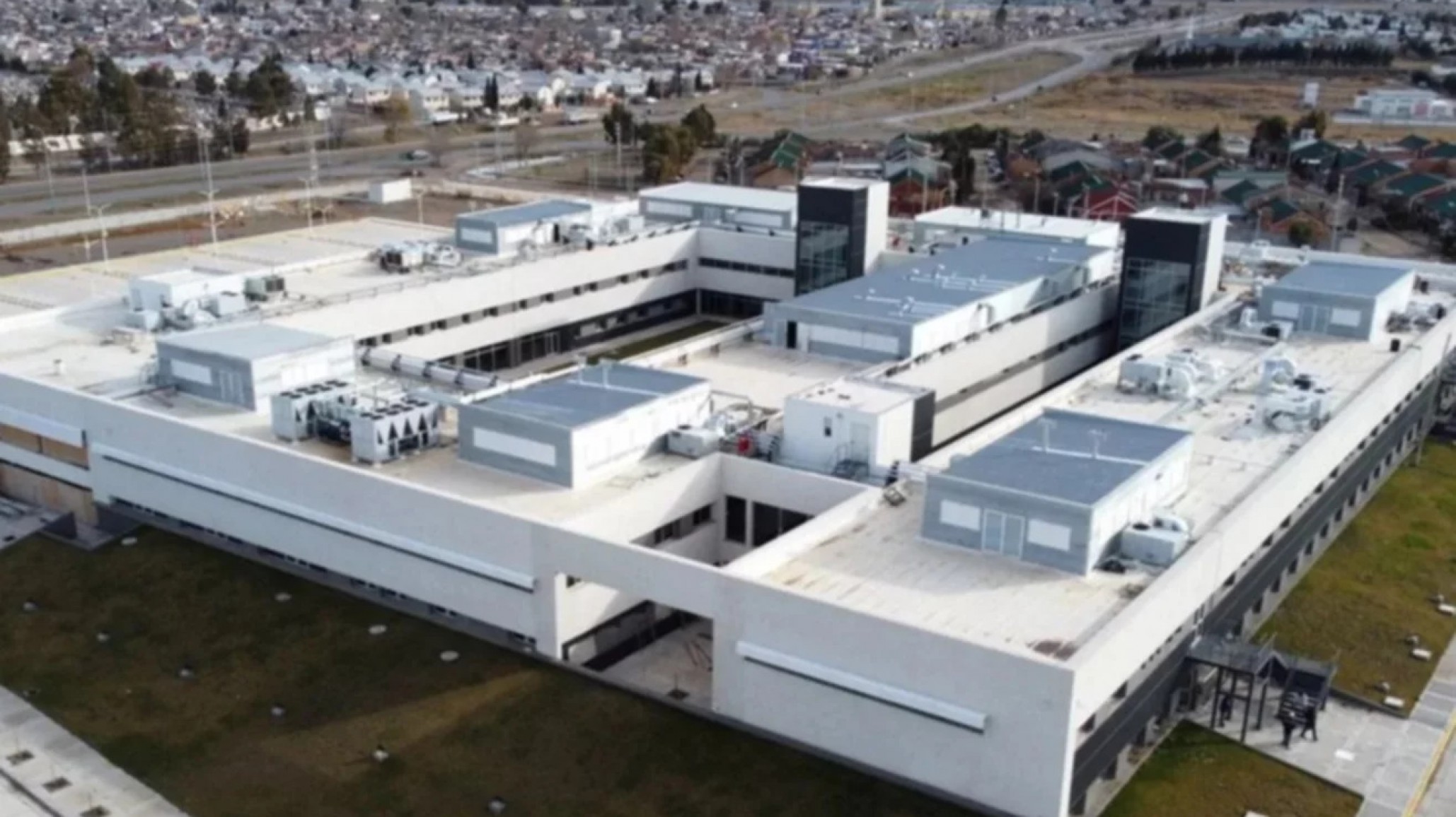 Aporte multimillonario del gobierno provincial para poner en marcha el Hospital de Trelew