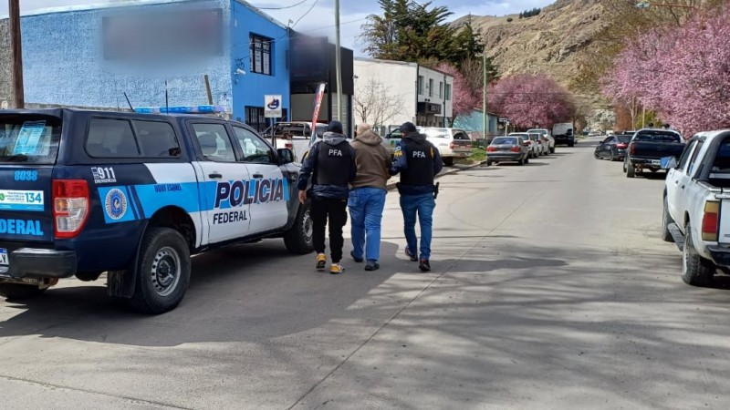Trata de personas en Chubut: Un hombre de 76 años detenido por someter a 20 personas