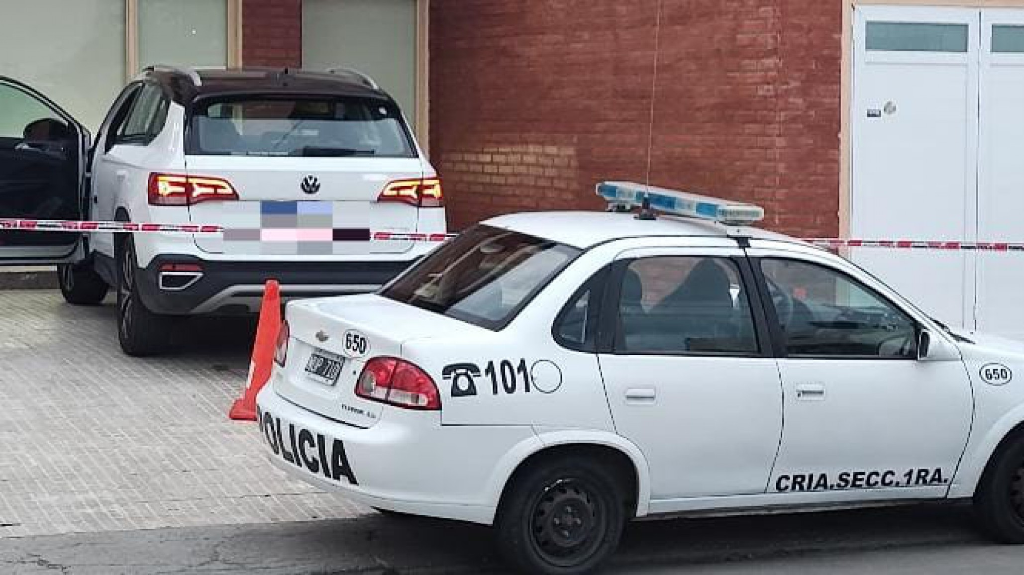 Amenazó a su madre con un arma, robó su auto y huyó a Caleta Olivia