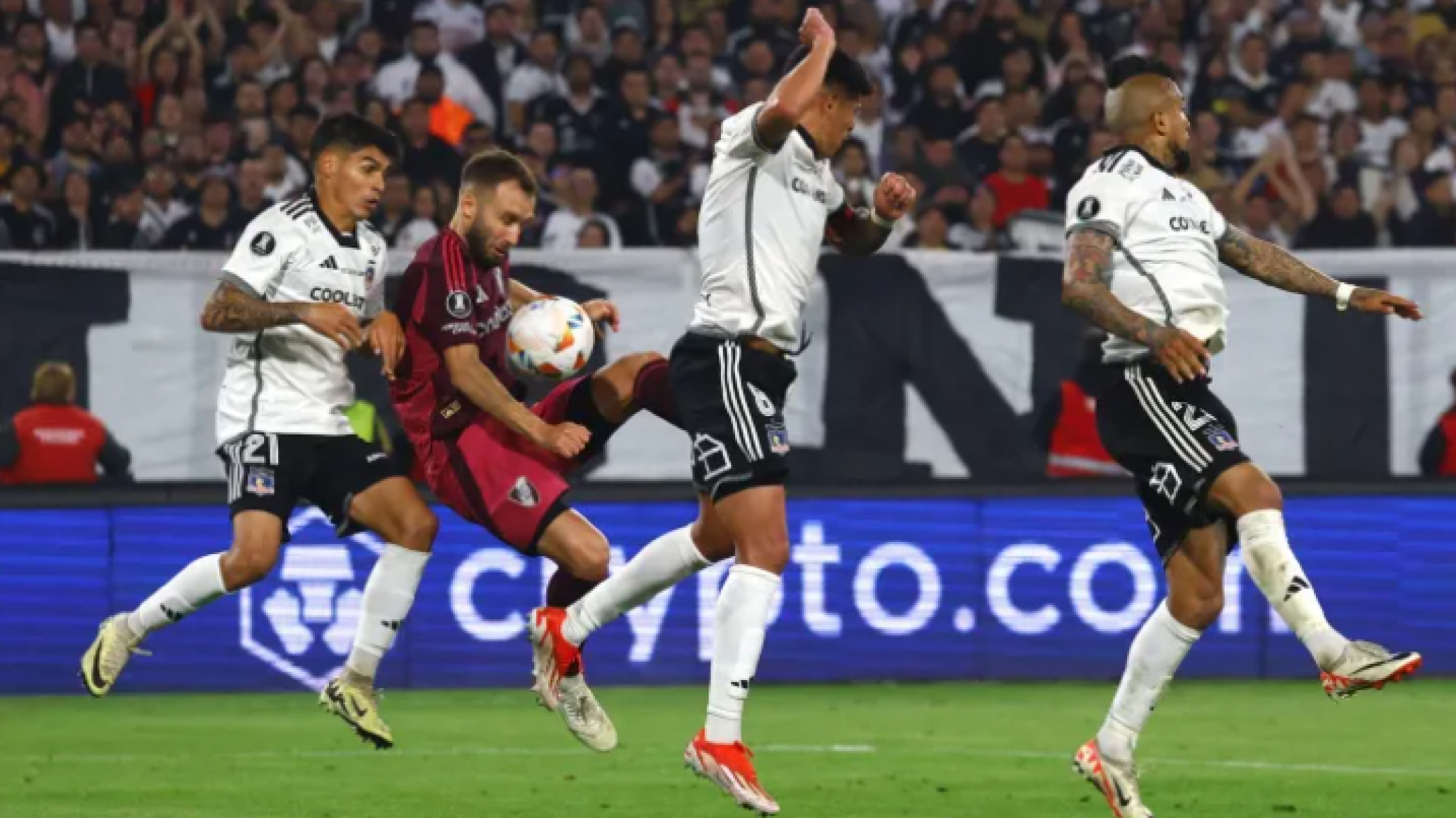 River igualó 1-1 ante Colo Colo y se trajo un empate de Chile