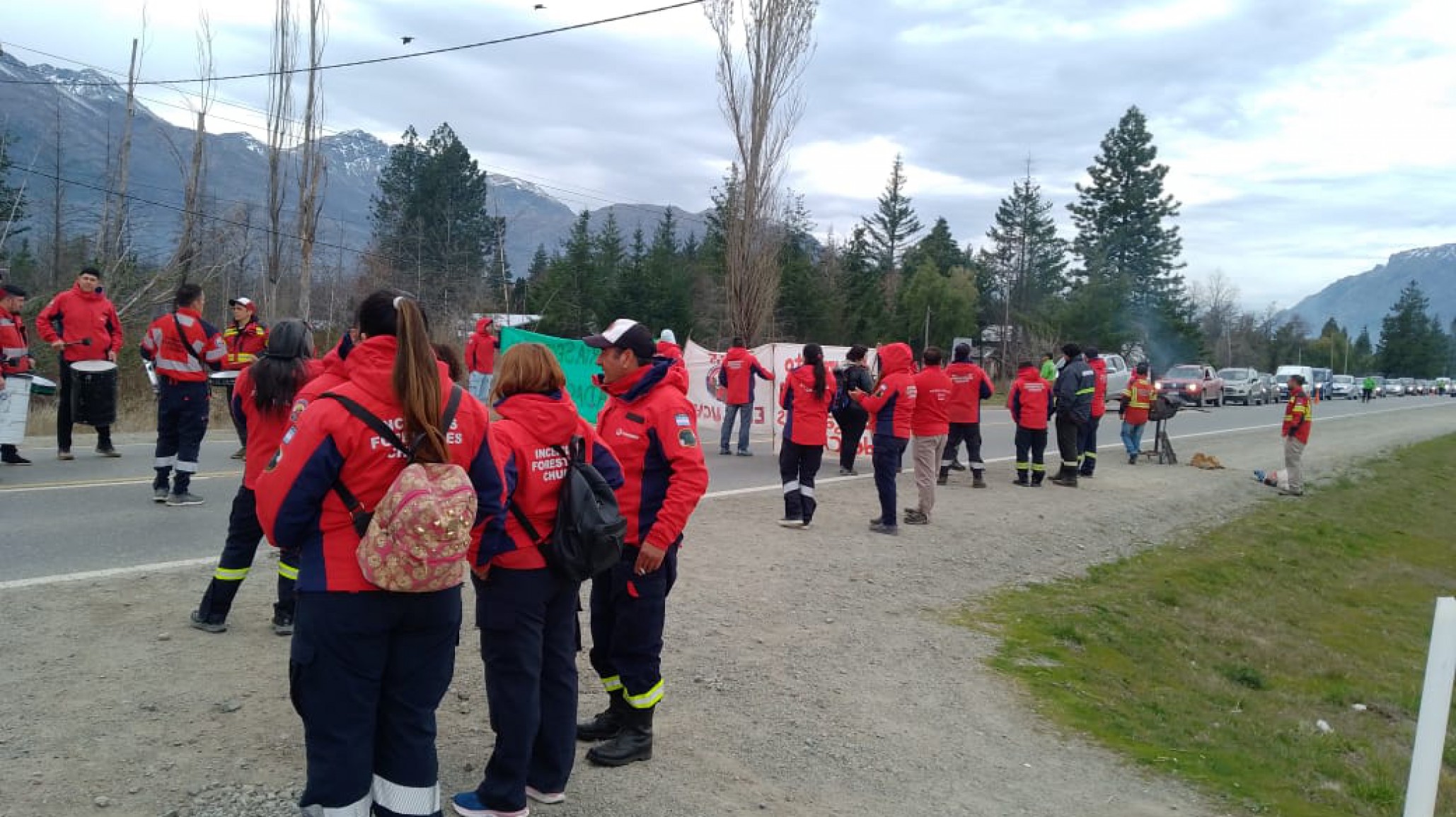 Paro de Brigadistas en la Comarca Andina: Reclaman paritarias sectoriales