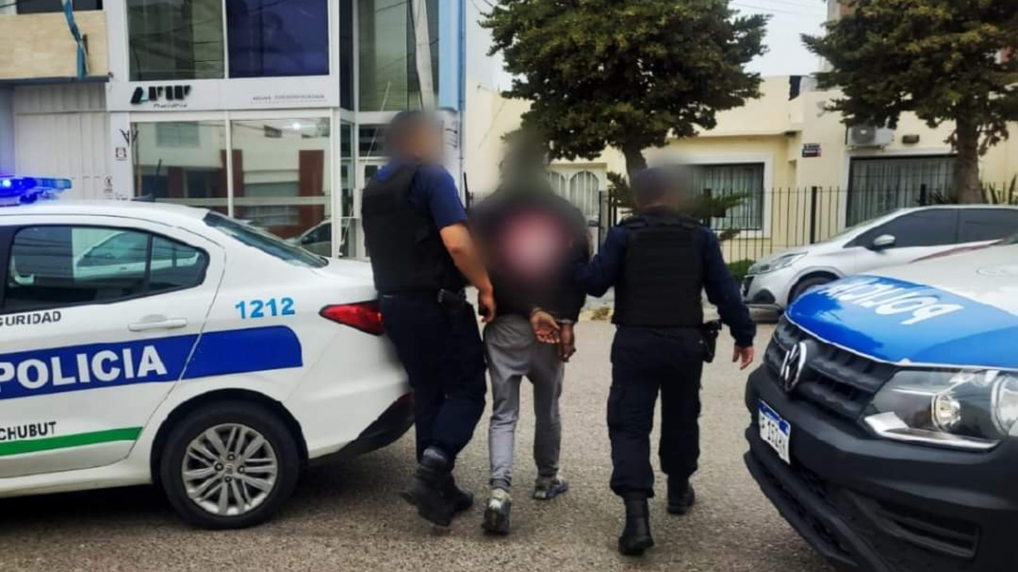 Un hombre fue detenido tras robar perfumes de una farmacia