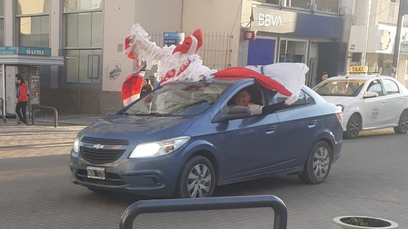 Hinchas de River celebraron el superclásico en el centro de Comodoro