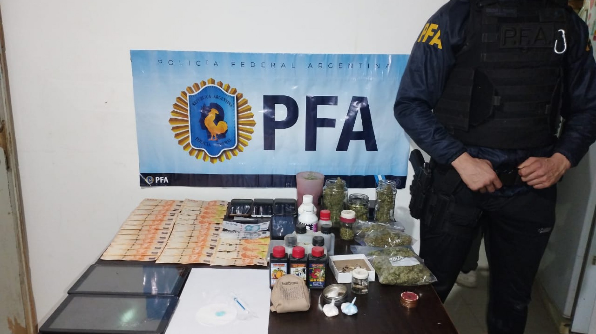 Standard Norte: Una pareja vendía marihuana y cocaína en presencia de su hijo menor