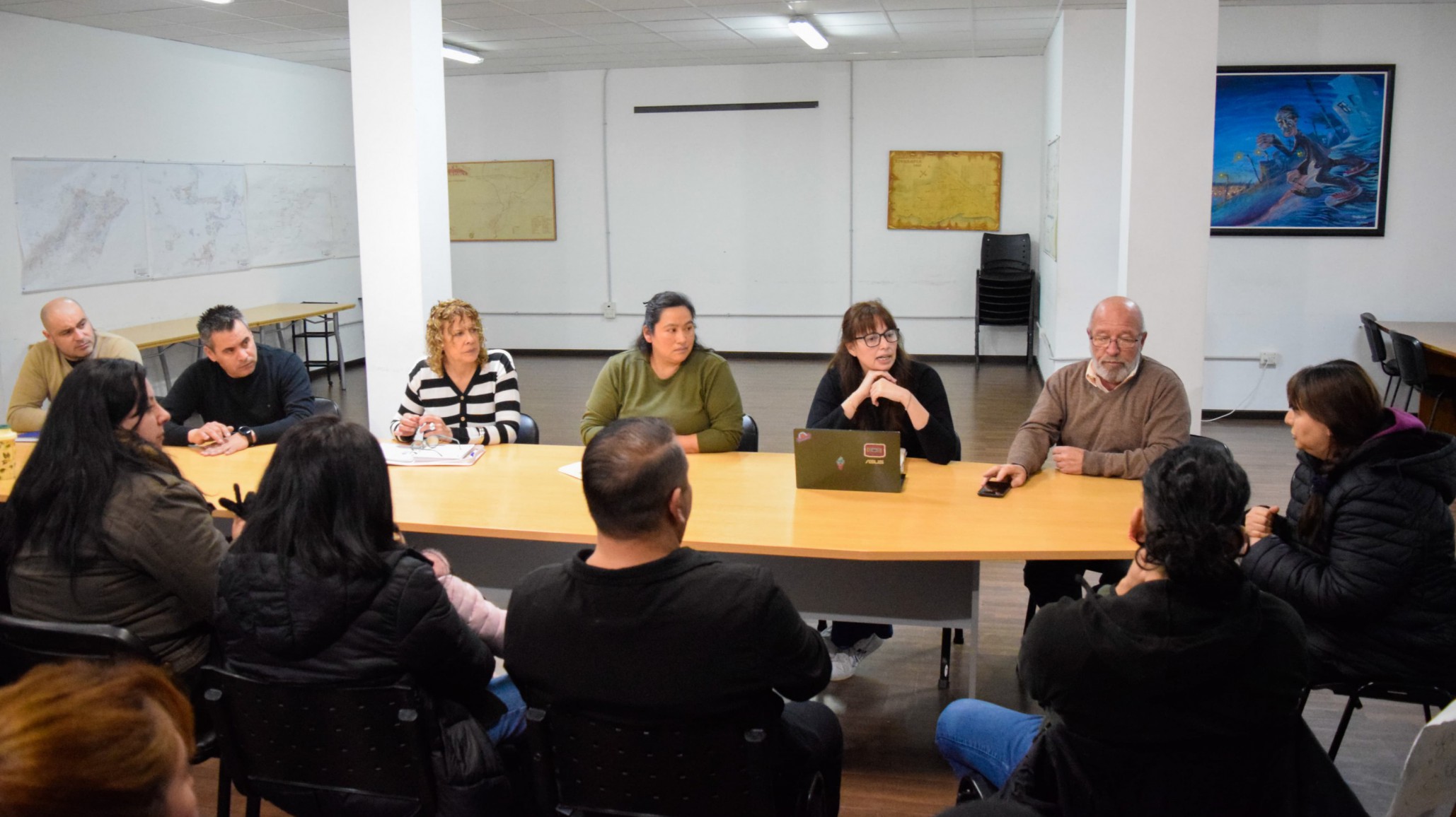 Crisis de transporte escolar en Astra: Padres y Concejales demandaron pagos y soluciones urgentes