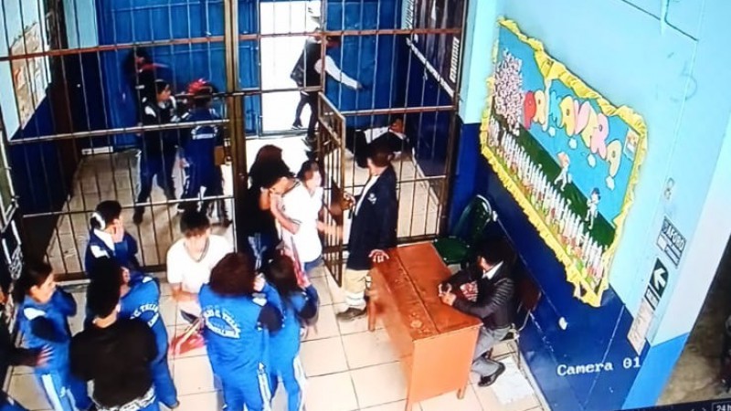 Asesinaron a un profesor frente a sus alumnos en un colegio de Perú