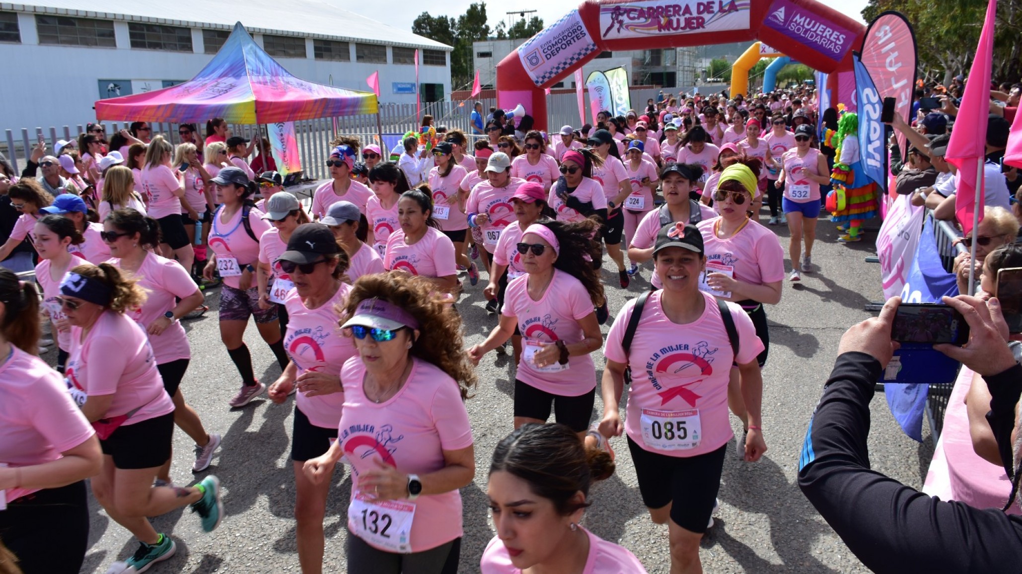 La Carrera de la Mujer celebró el "Día de la Madre" concientizando sobre el cáncer de mama