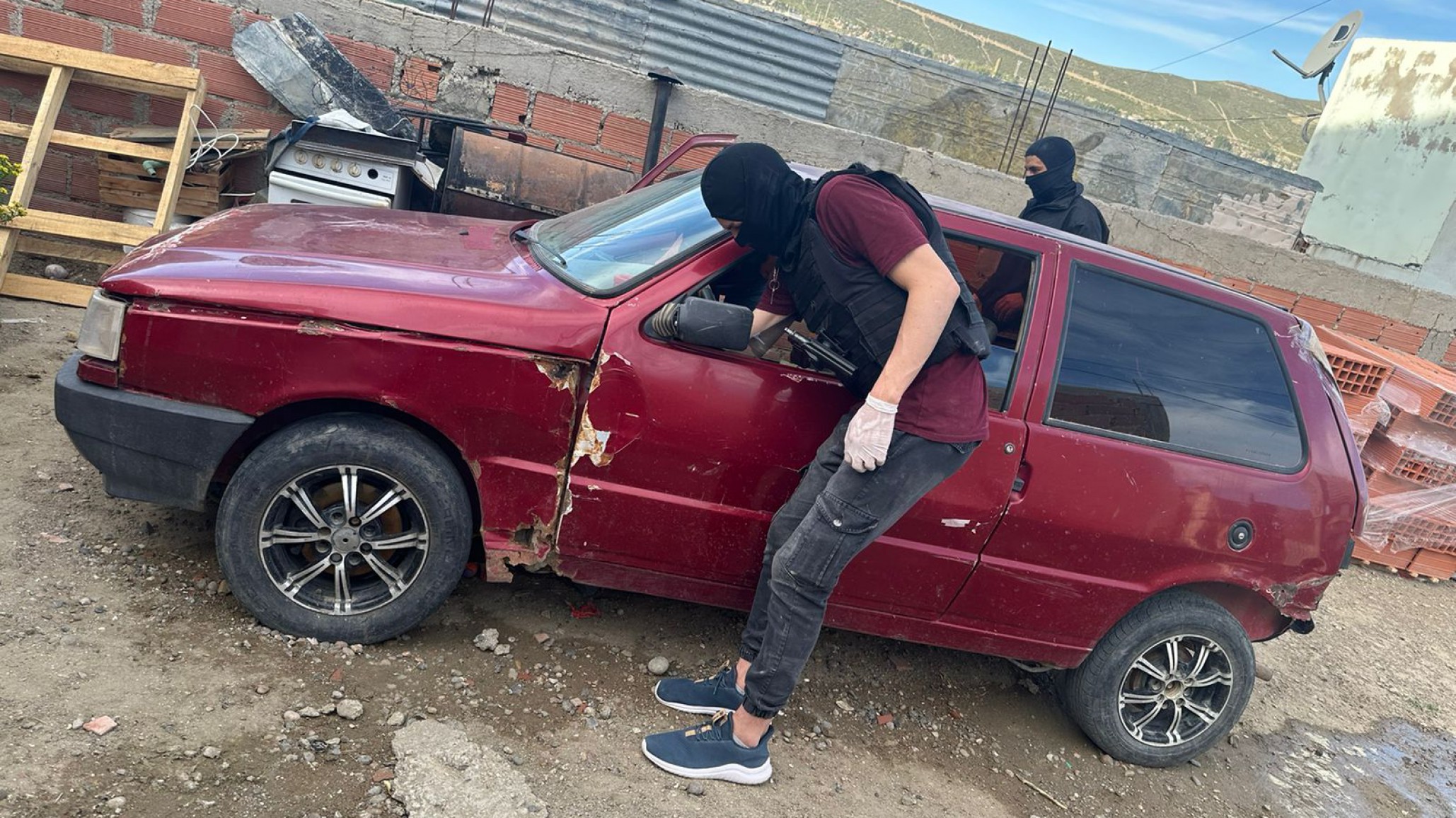 Realizaron un allanamiento en el barrio San Cayetano por violencia de género y amenazas con armas de fuego