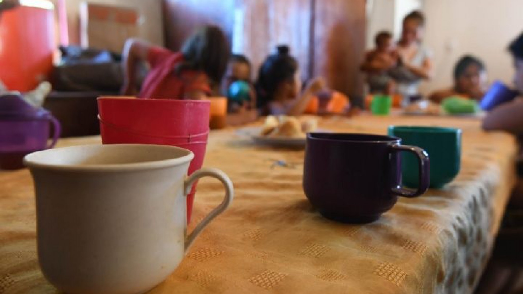 Los Peques del Barrio realizan un sorteo para seguir dando la merienda