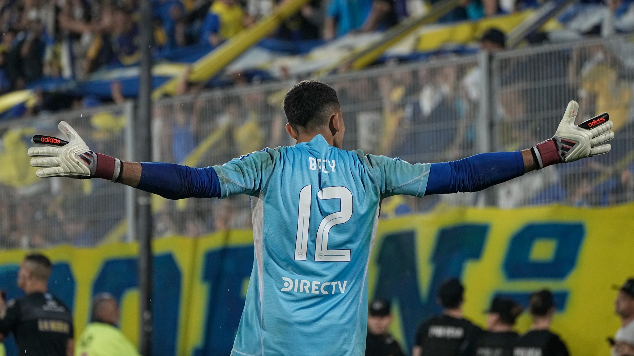 Boca venció a Gimnasia en una noche caótica y avanza a las semifinales de la Copa Argentina