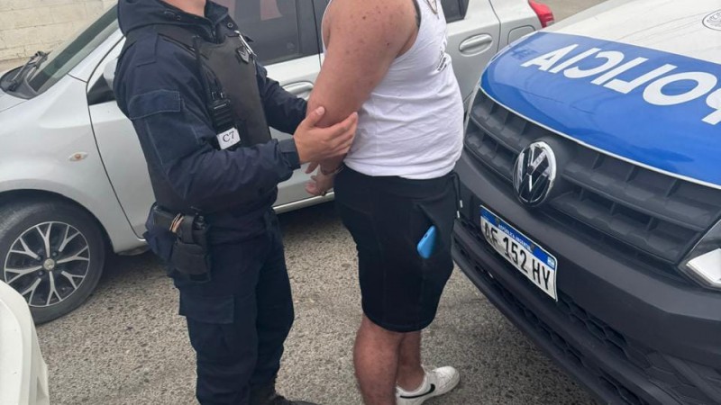 Fue a la cancha de Newbery y descubrieron que tenía un pedido de captura