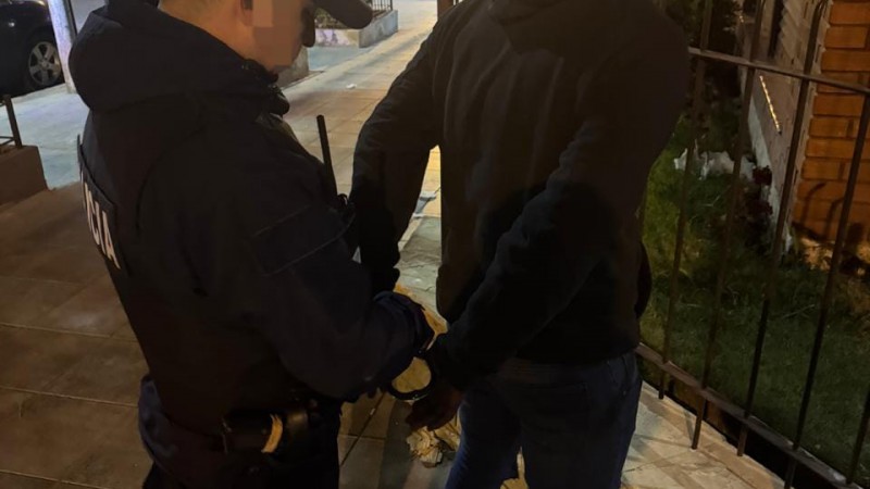 Intentó escapar de un control policial y descubrieron que tenía pedido de captura