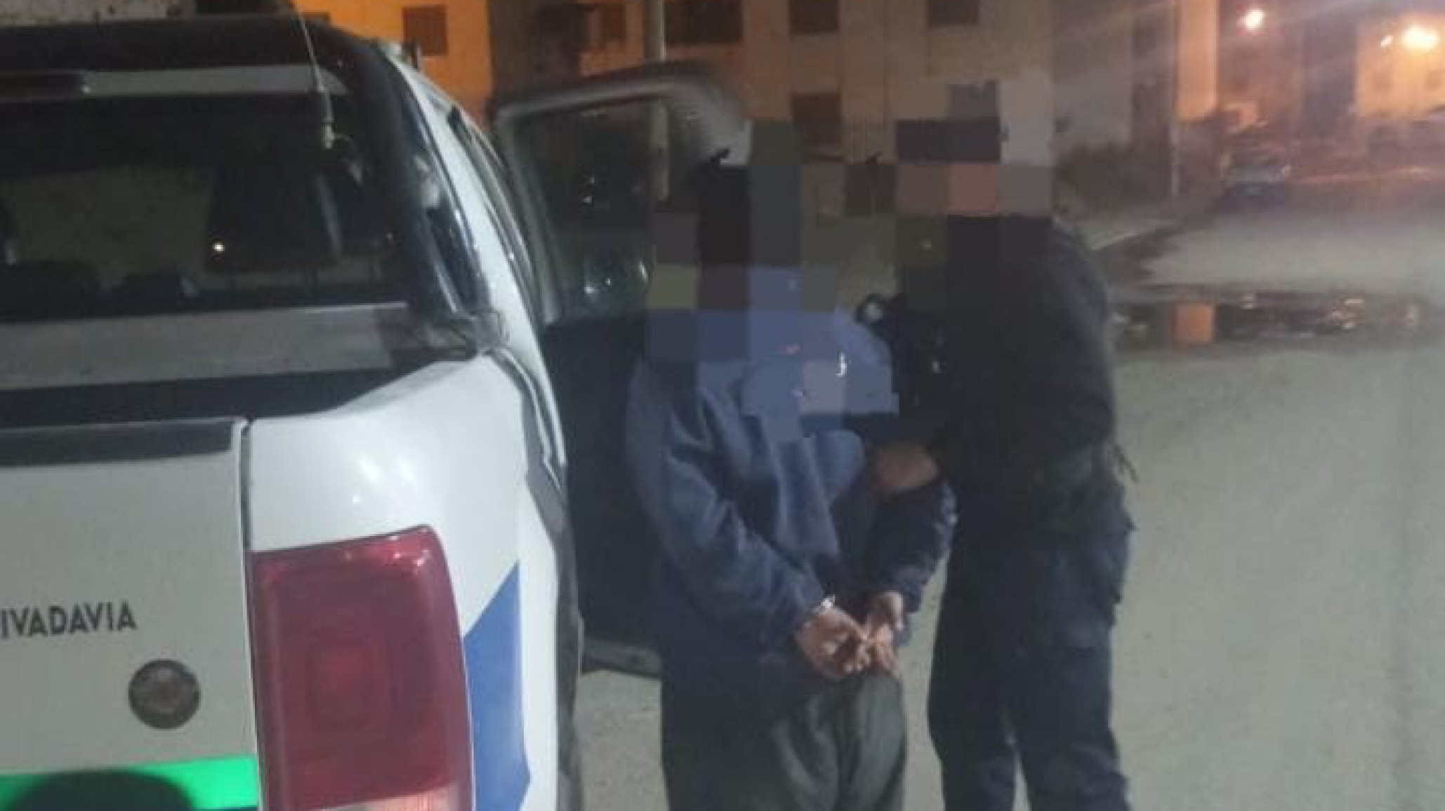 ¡Atrapado! Iba caminando y la policía lo reconoció como prófugo de la justicia