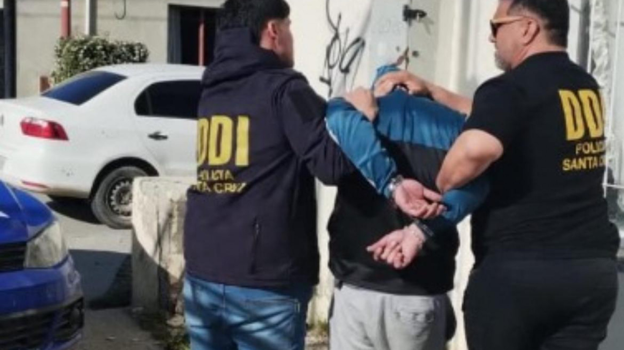 Lo detuvieron por amenazar con un arma a un conductor en plena avenida