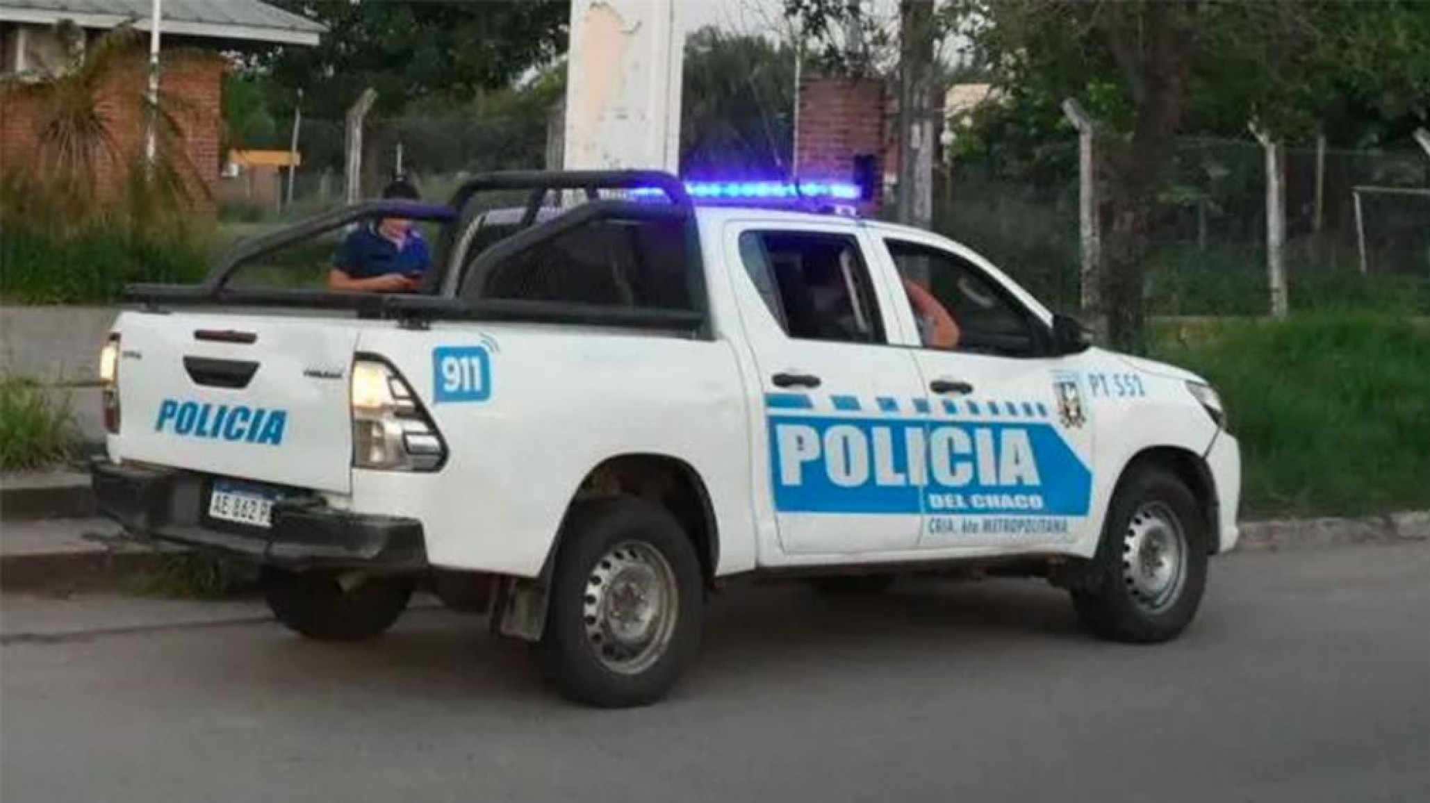 Un policía borracho atropelló a dos jóvenes y se dio a la fuga