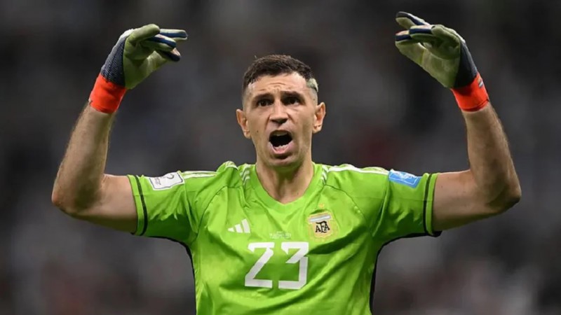 Dibu Martínez vuelve a la Selección y Scaloni sorprende con nuevas convocatorias