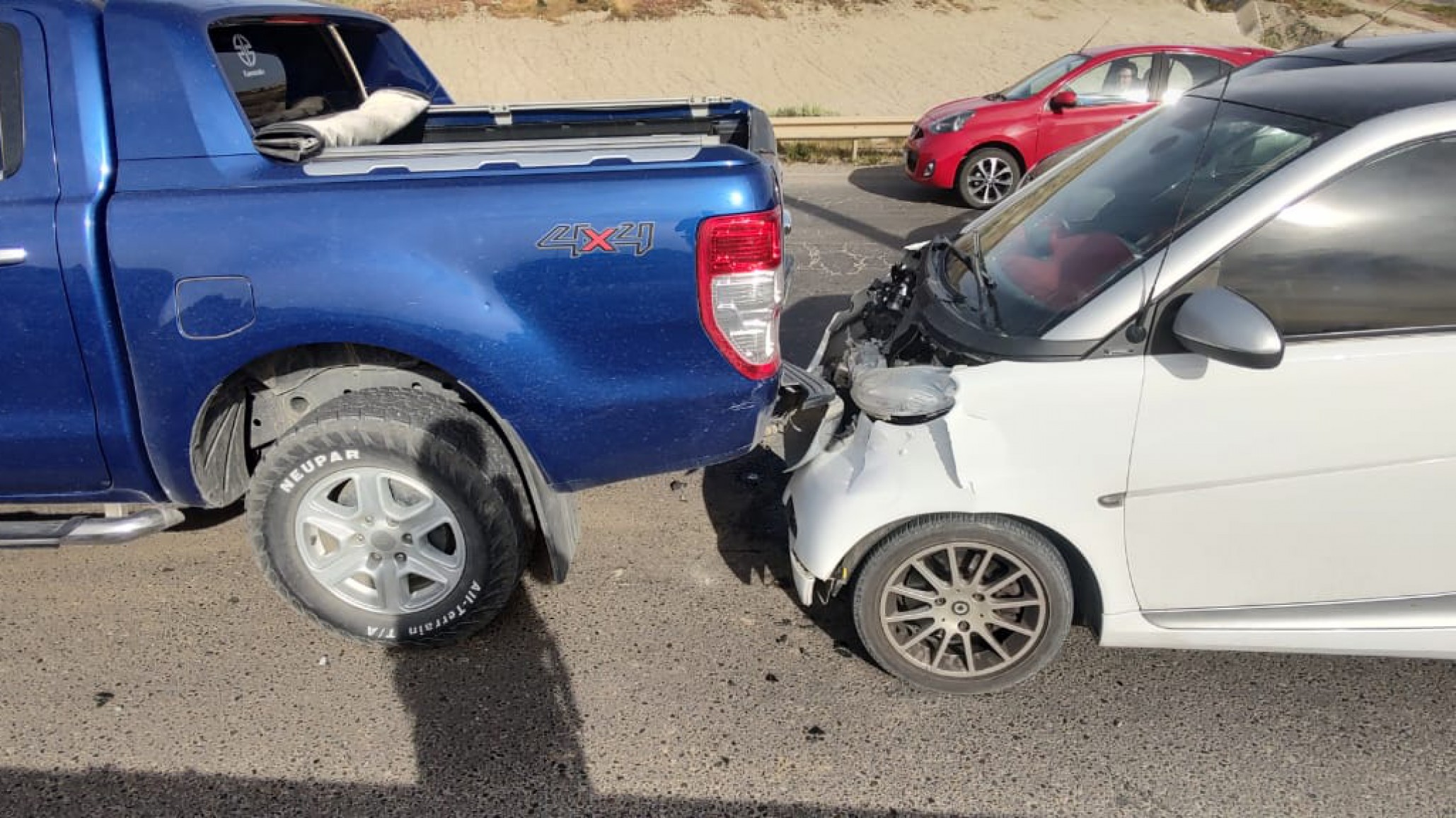 Una mujer fue trasladada al hospital tras un choque en ruta 3