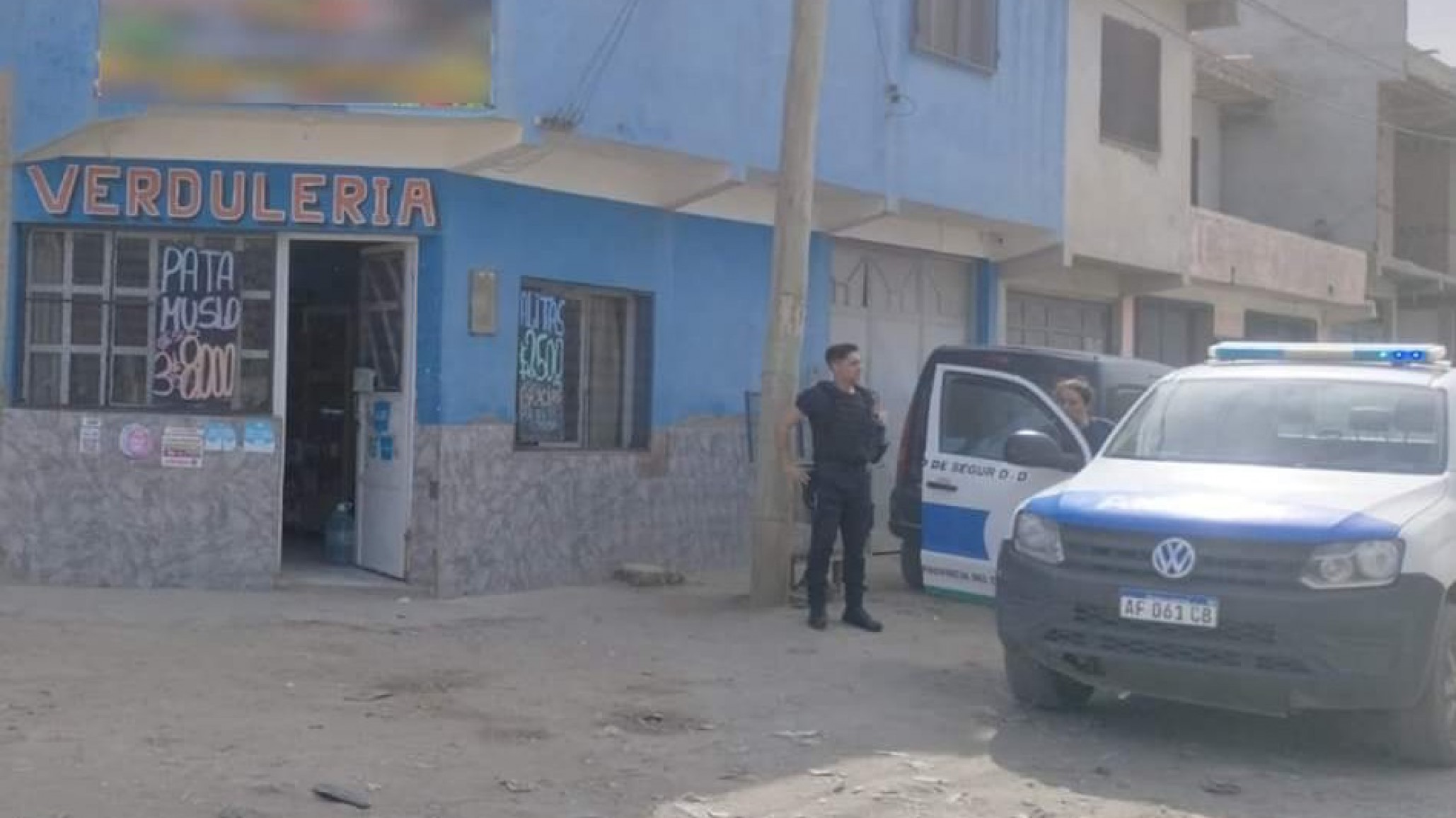 Golpearon a un policía en el barrio Moure: un detenido y dos prófugos