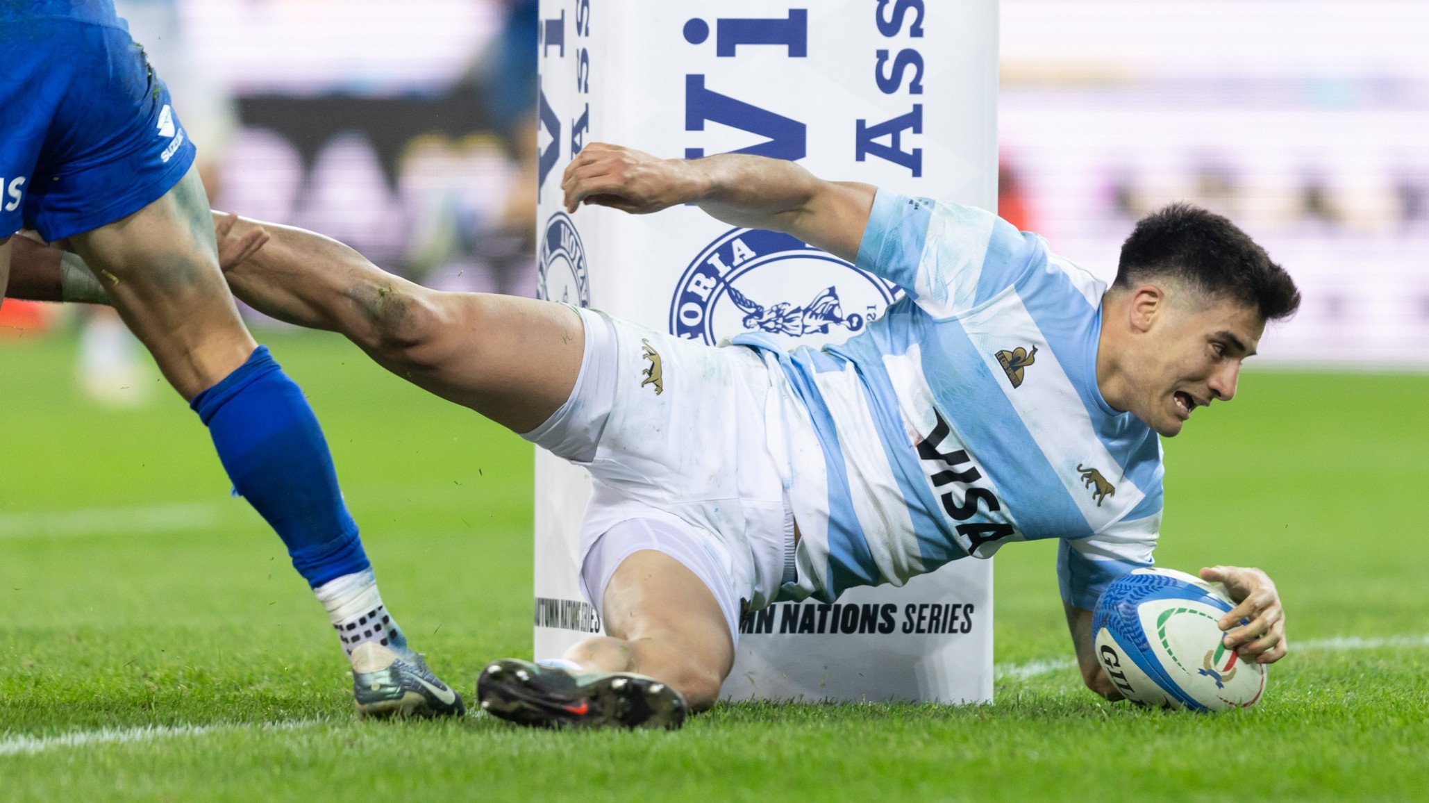 Los Pumas golearon a Italia en su debut europeo: 50-18